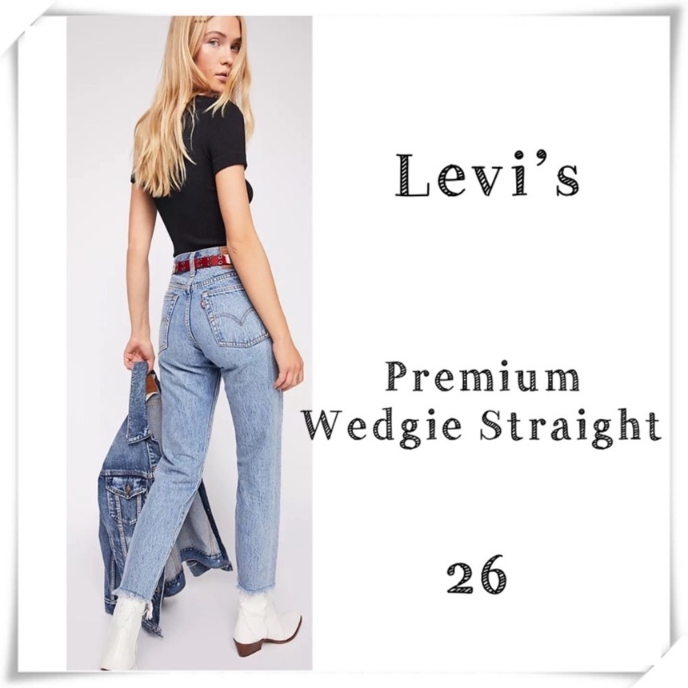 Levi’s Premium Wedgie Straight High Rise Jeans in Light Washed Size 26